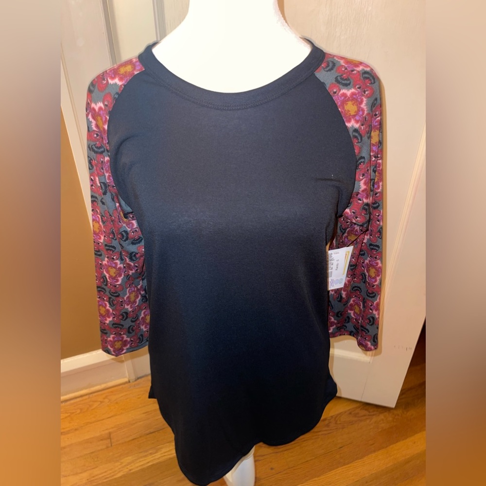 BNWT Small Lularoe Randy Top